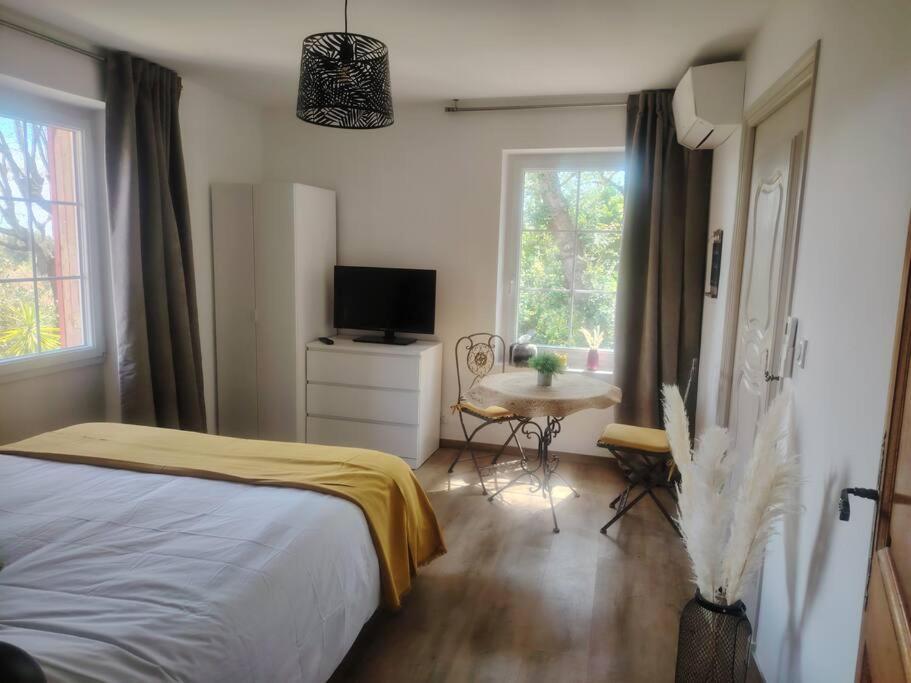 Domaine Des Petites Soeurs A 800M Du Centre Historique Avec 5200M2 De Parc Arbore Ванс Экстерьер фото